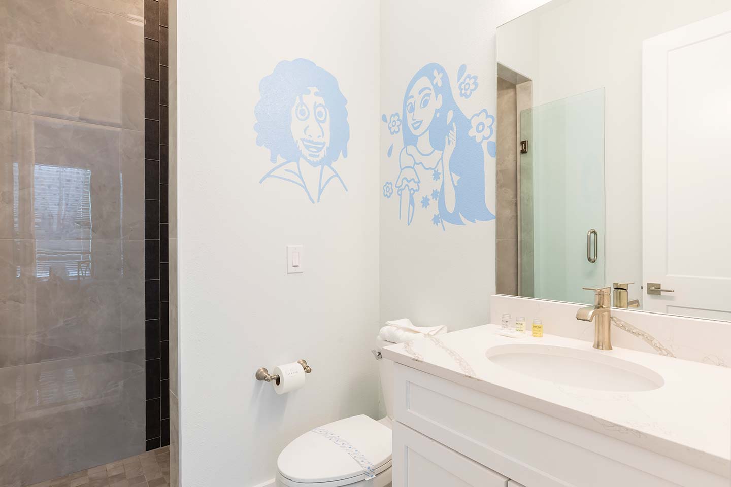 Modern Chic Mansion - Image 24