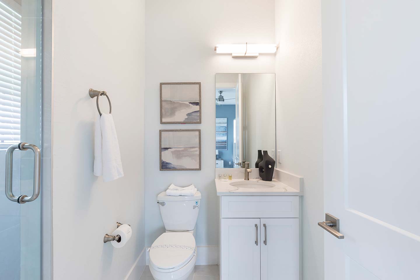 Modern Chic Mansion - Image 32