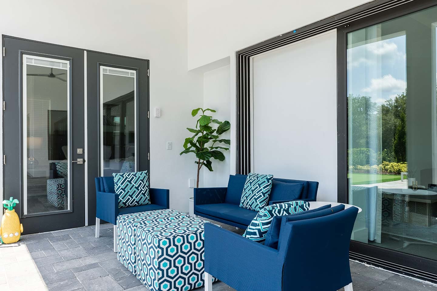 Modern Chic Mansion - Image 46