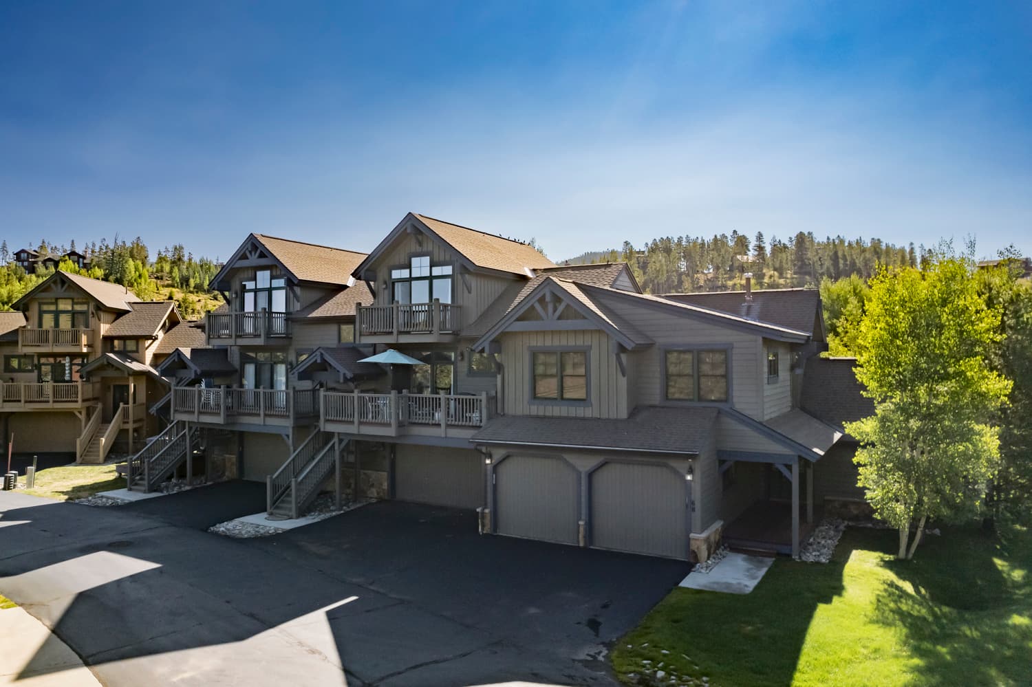 Oak Point Place - Image 1