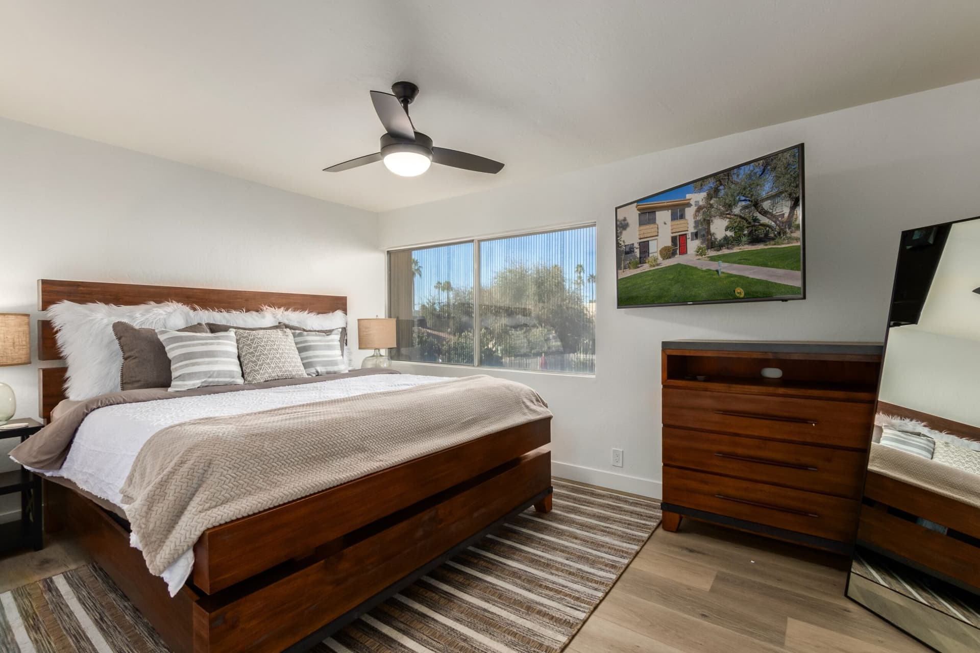 Camelback Townhouse - Image 21