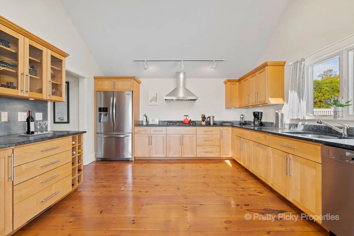 Serenity by the Sea - Image 14