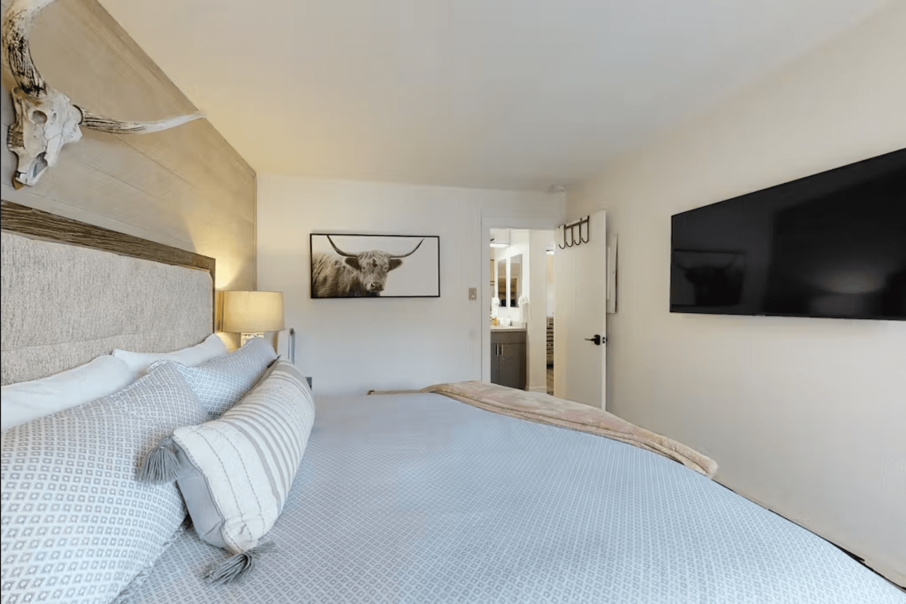 Mountain Modern Escape - Image 11