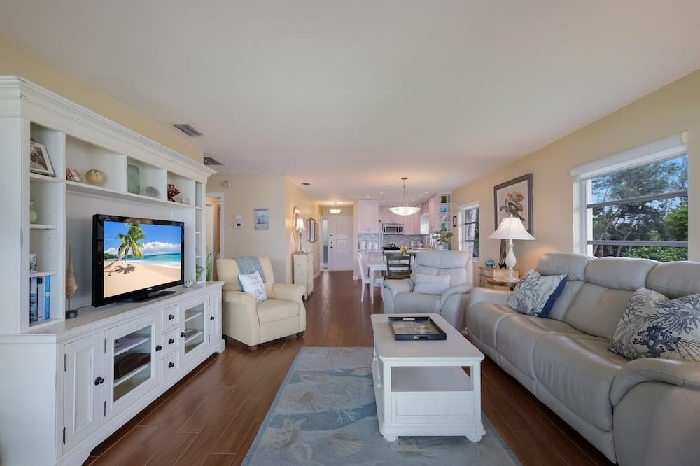 West Bay Cove #206 - Image 17