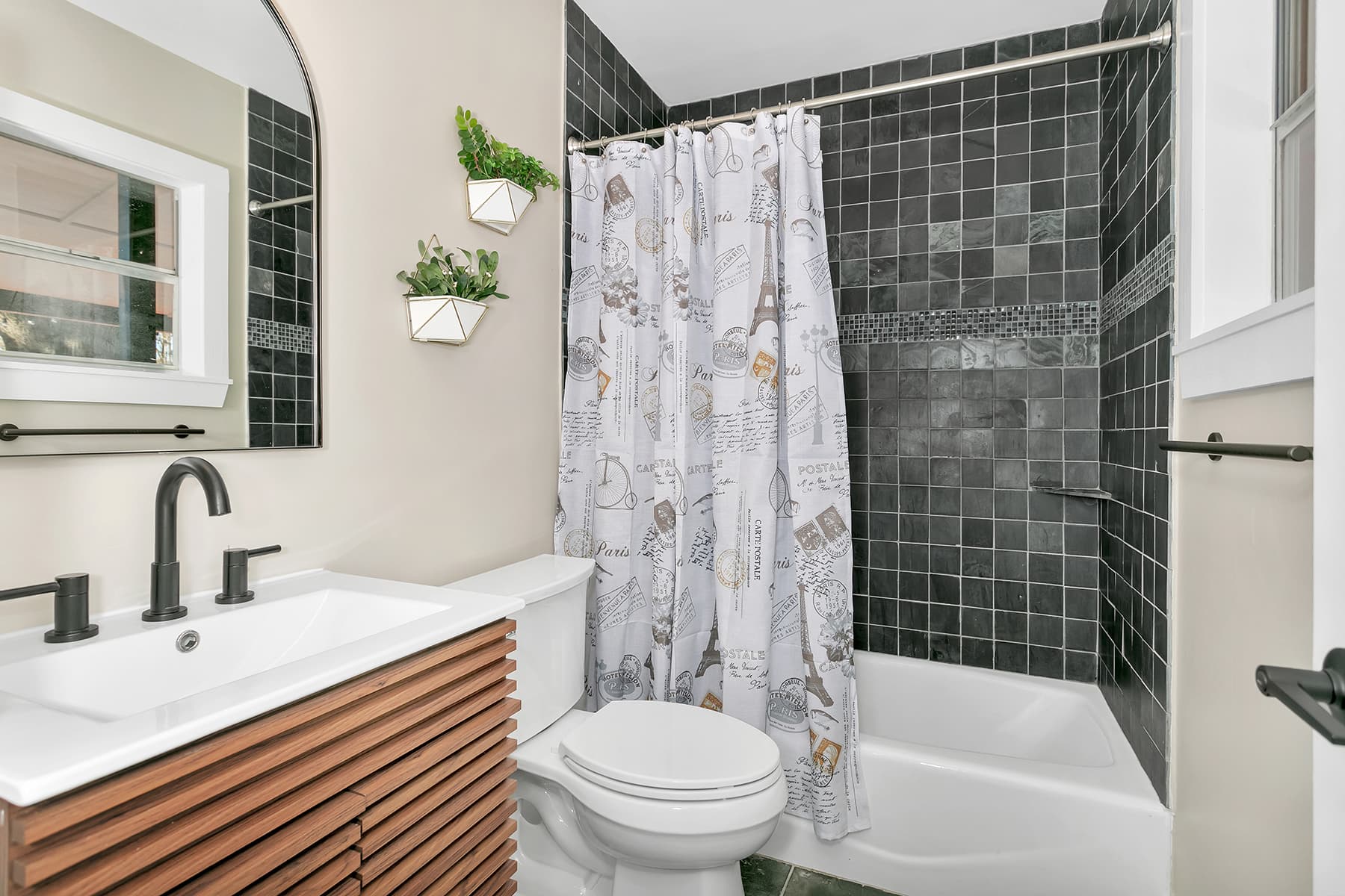 White Horse Haus - Image 12