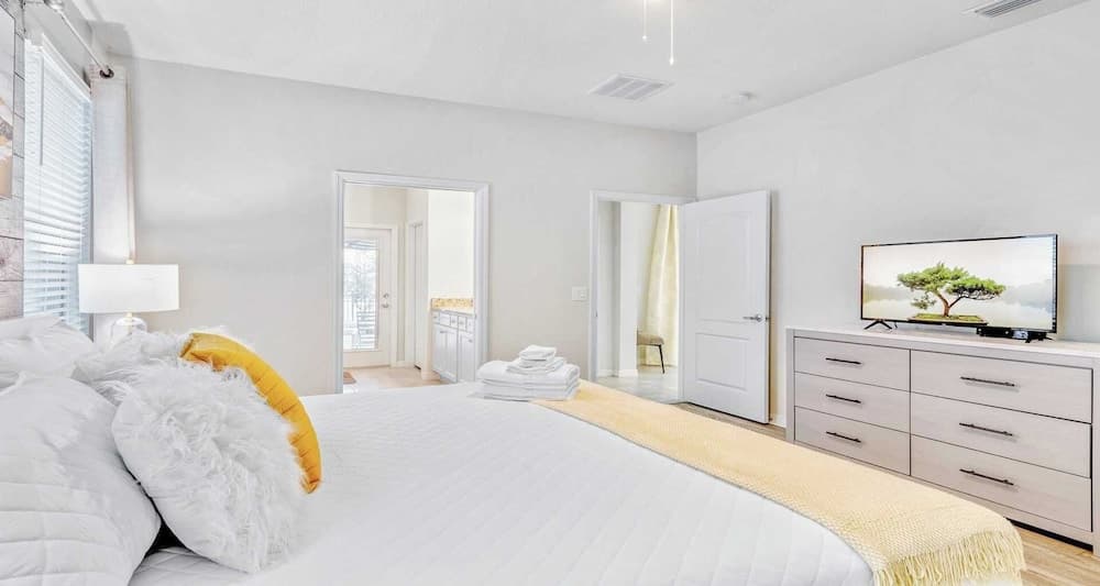 Windsor at Westside Enchanting Lake #2401 - Image 19