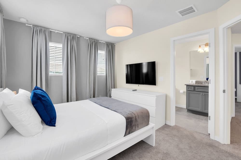 Azure Escape Manor - Image 32