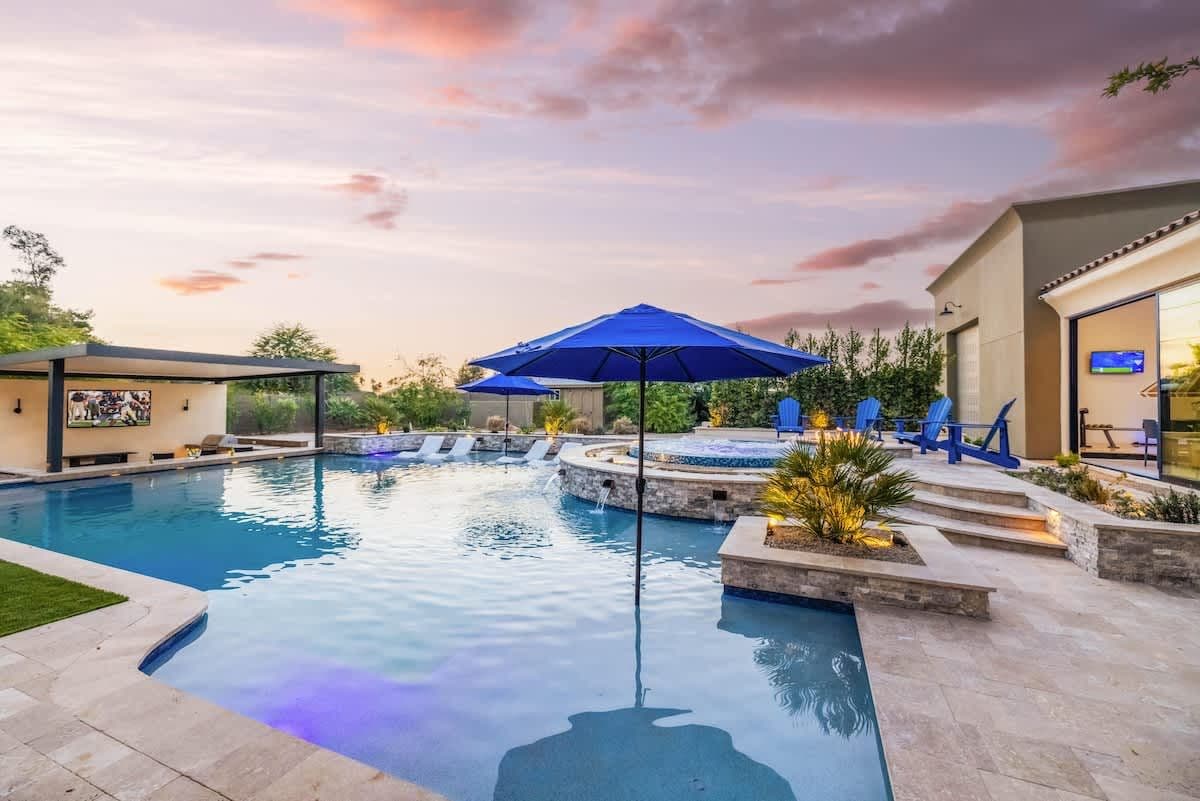 Estate on Shea - Image 71