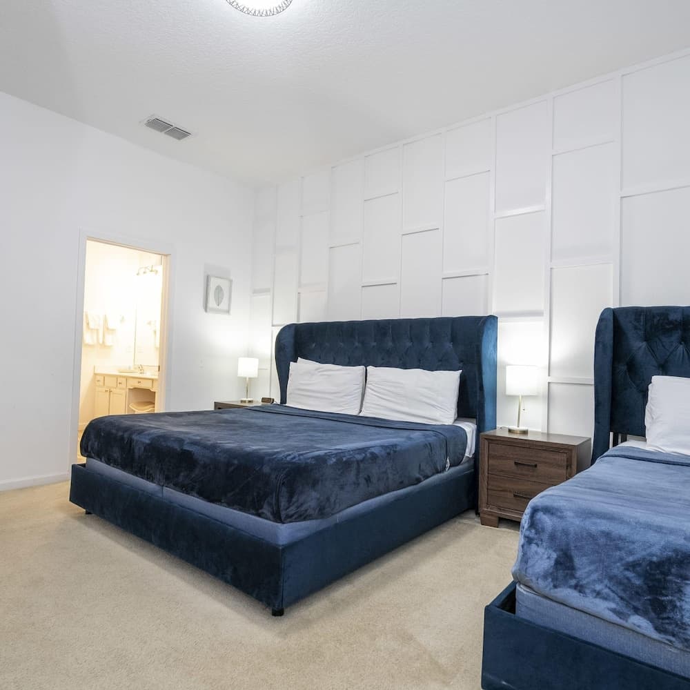 Bella Broad - Image 21