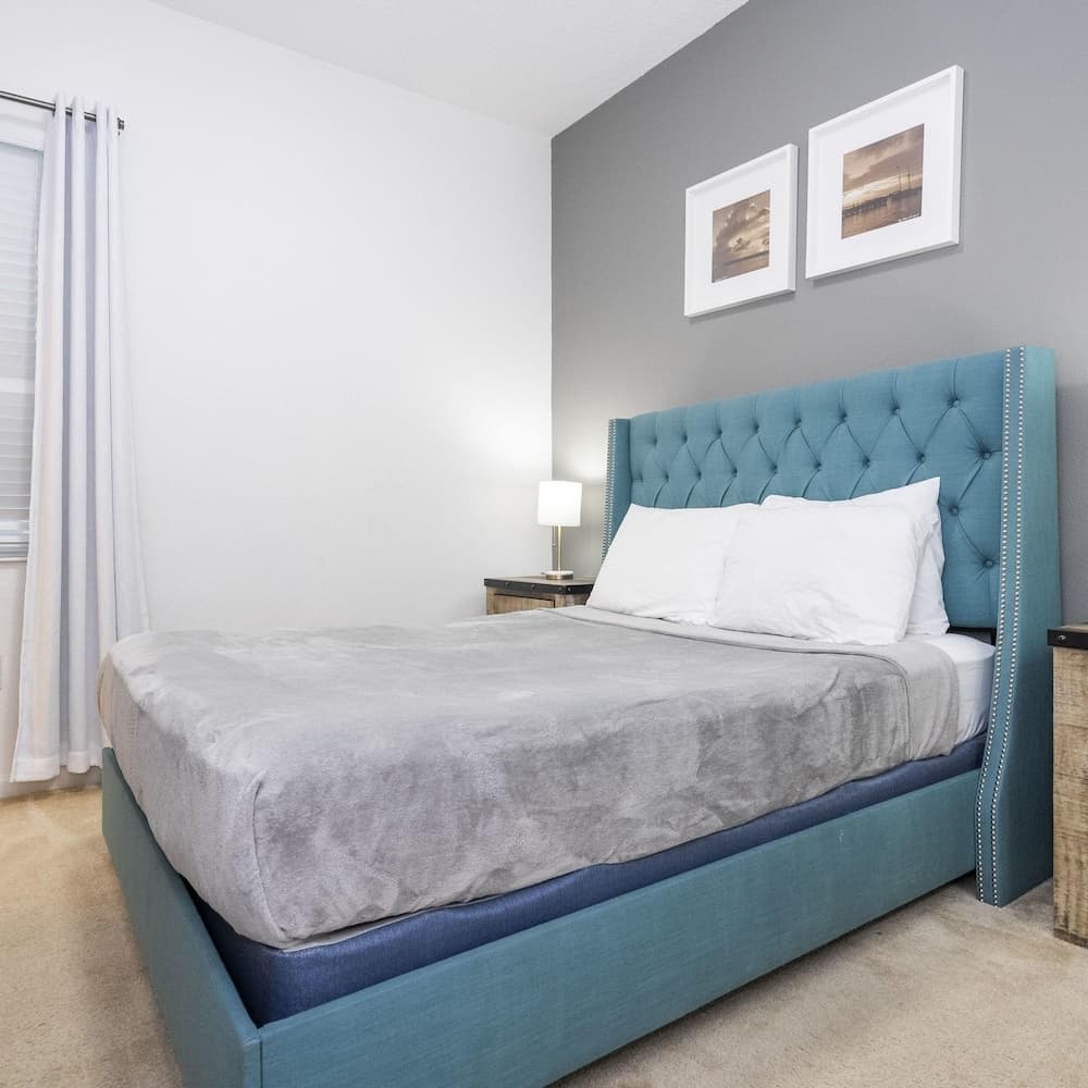 Bella Broad - Image 25