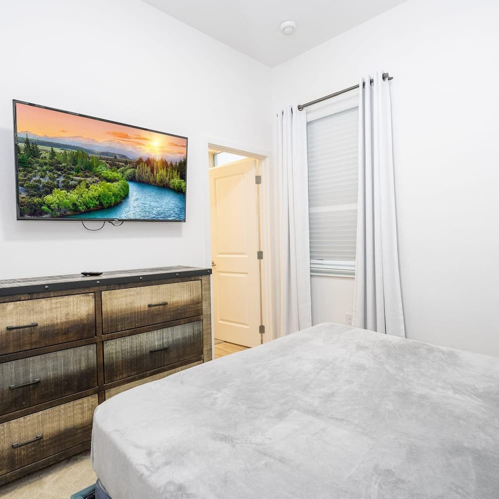 Bella Broad - Image 29