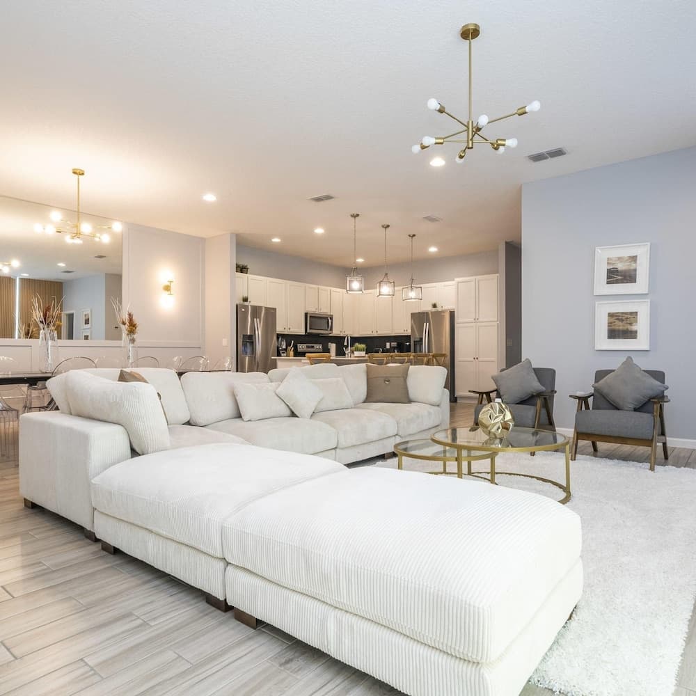 Bella Broad - Image 4