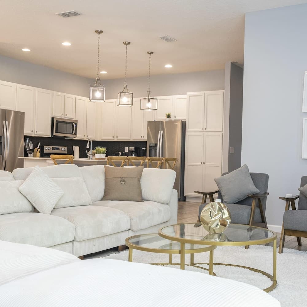 Bella Broad - Image 3