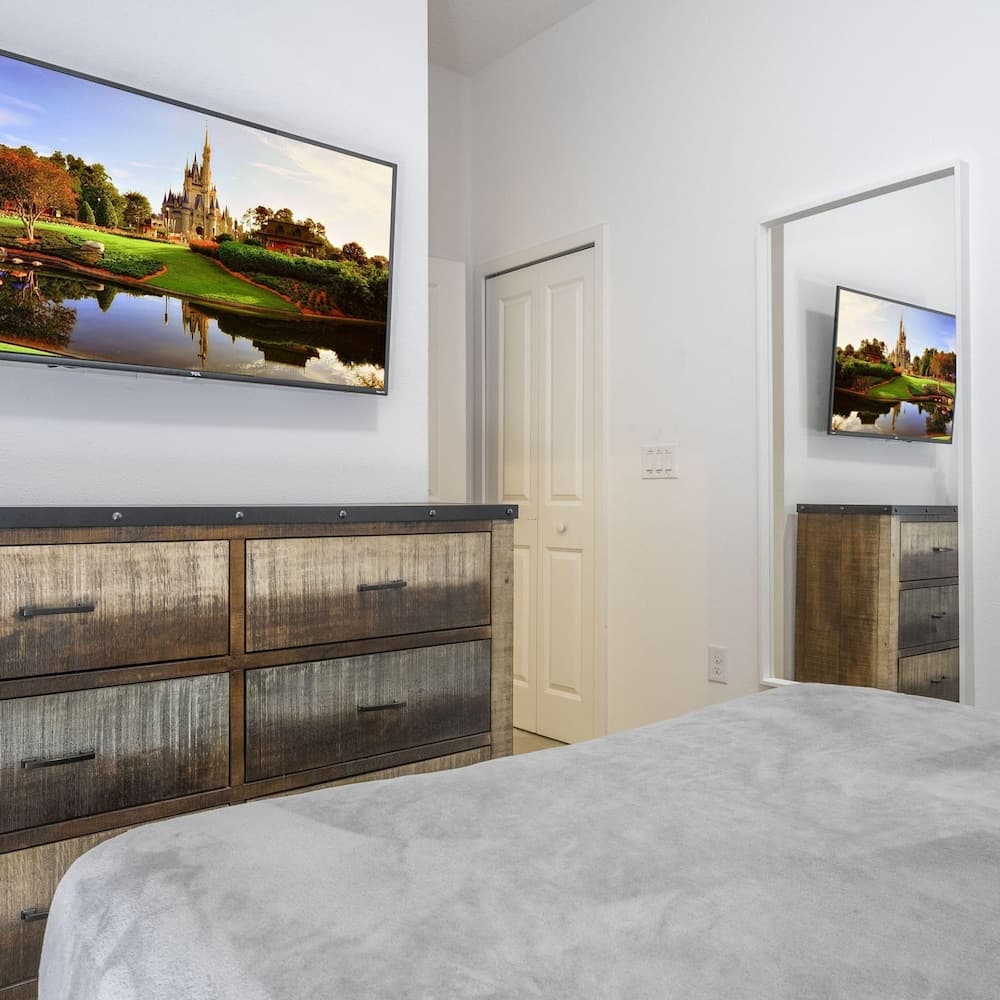 Bella Broad - Image 28