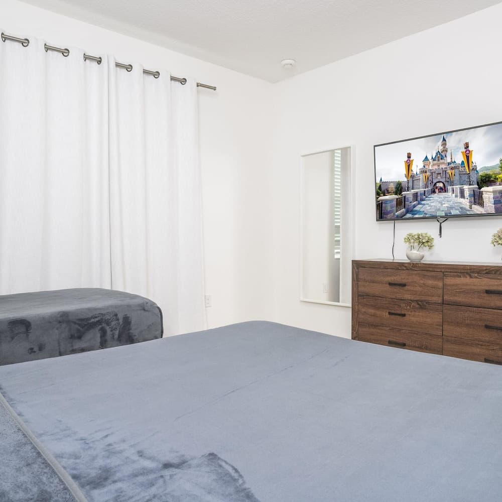 Bella Broad - Image 41