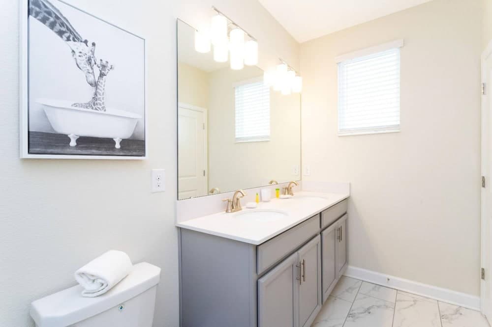 Gentry Way - Image 53