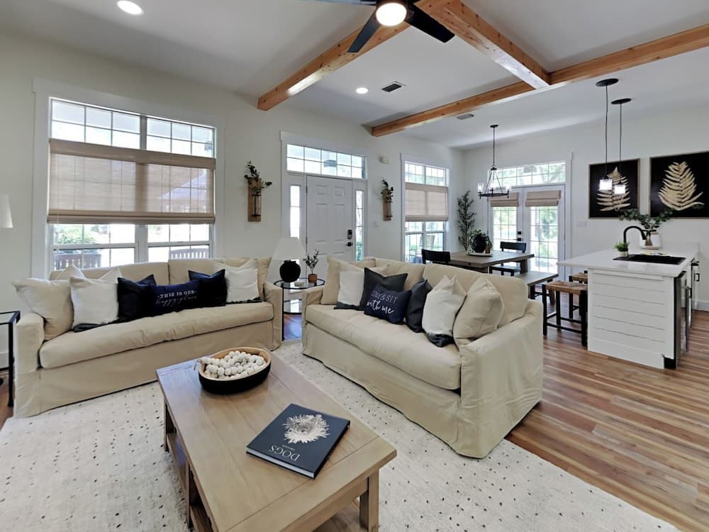 Wood Beach Retreat - Image 4