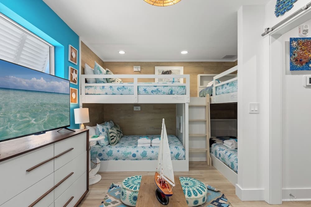 Opulent Gulf Front Home - Image 9