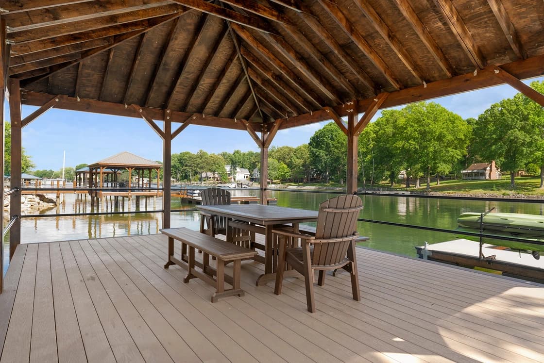 Black Bear Lodge - Image 17