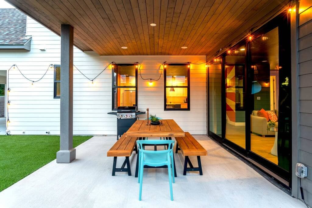 Queen's Gambit - Image 17