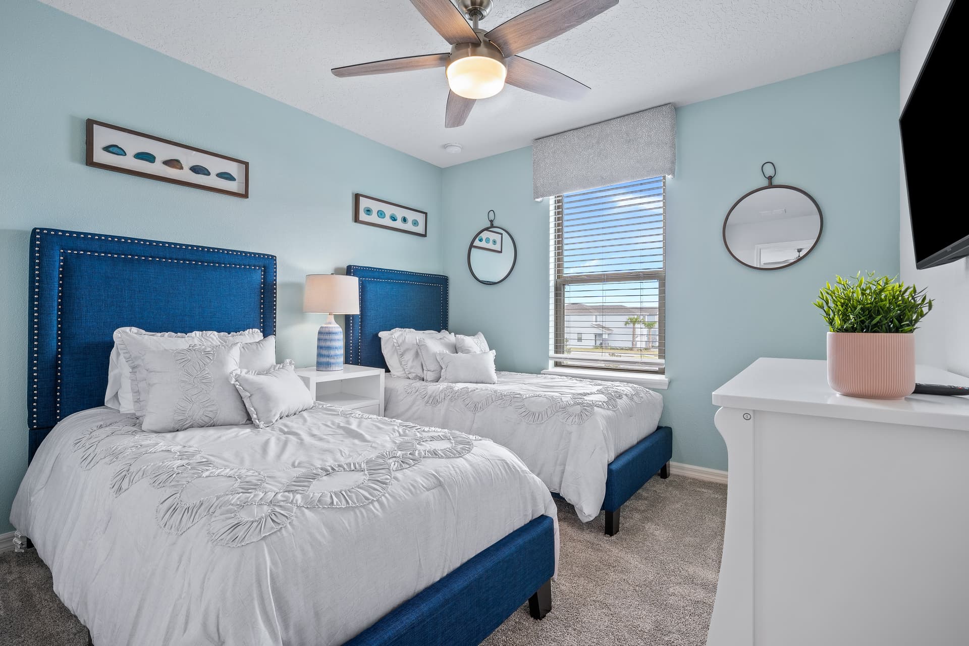 Windsor Discovery - Image 21