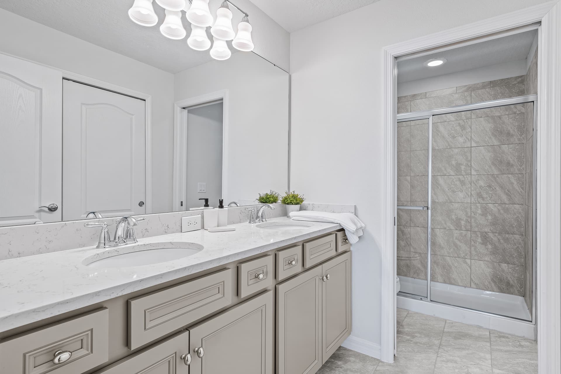 Windsor Discovery - Image 29