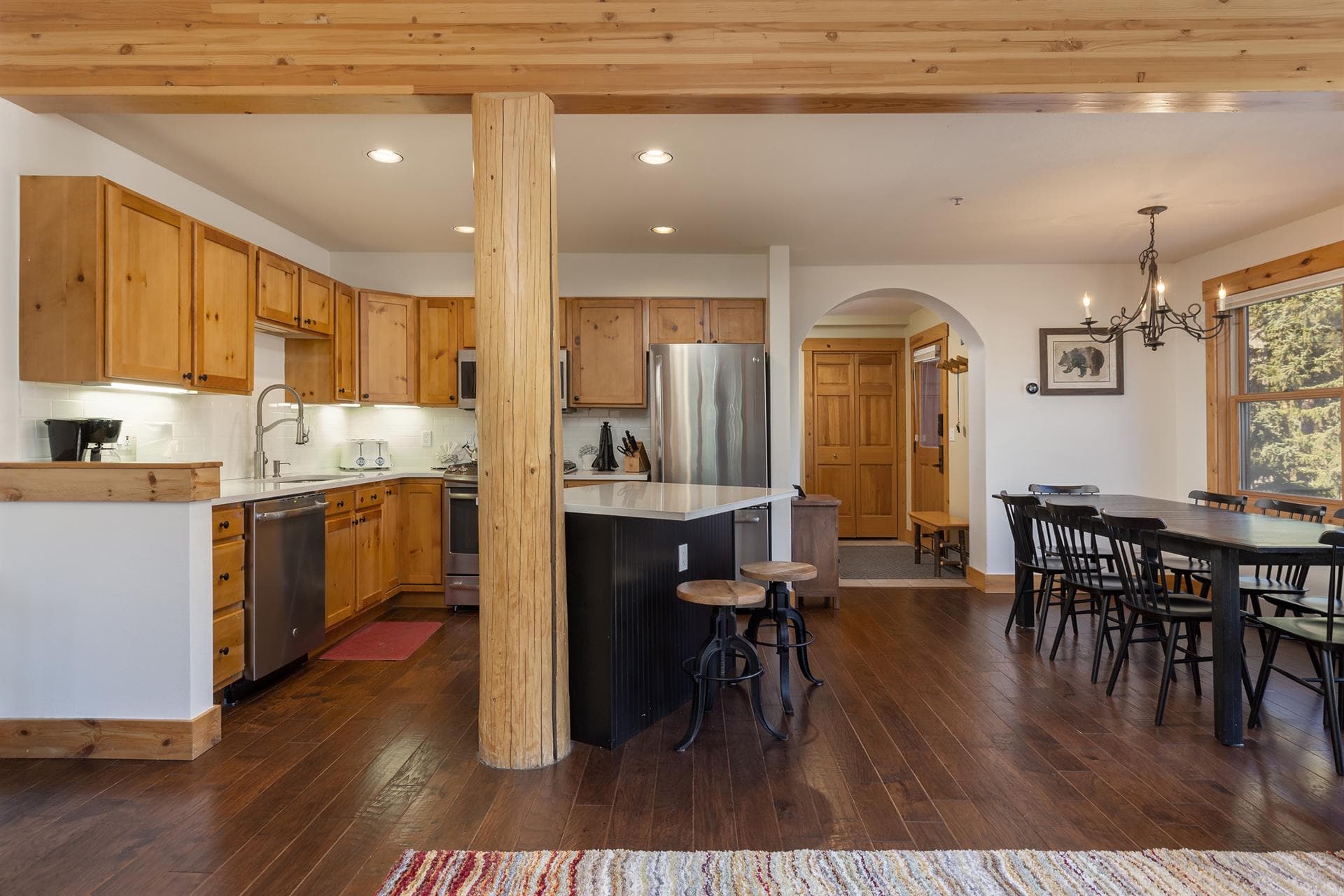 Treetop Haven Retreat - Image 3