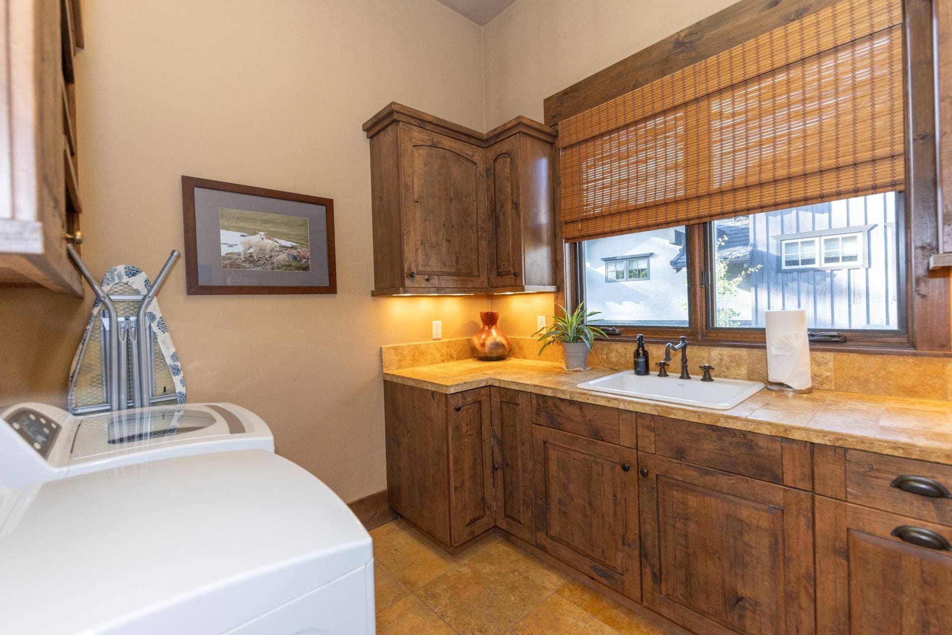 Lumber Jack Lodge - Image 39