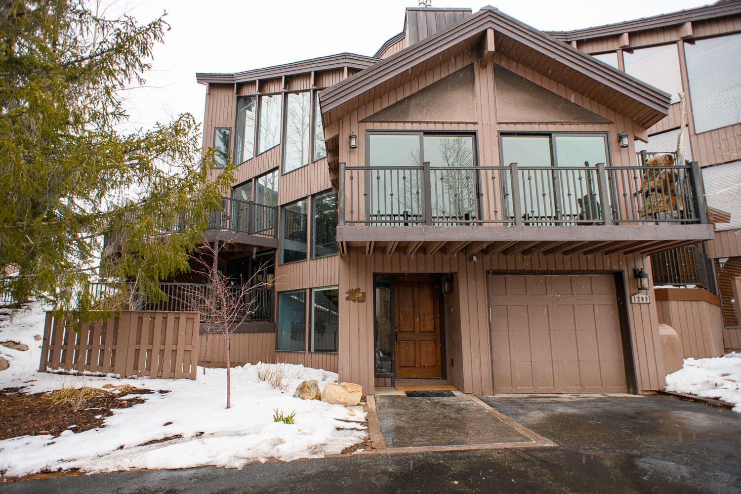 Pinnacle Whiteout Lodge - Image 1
