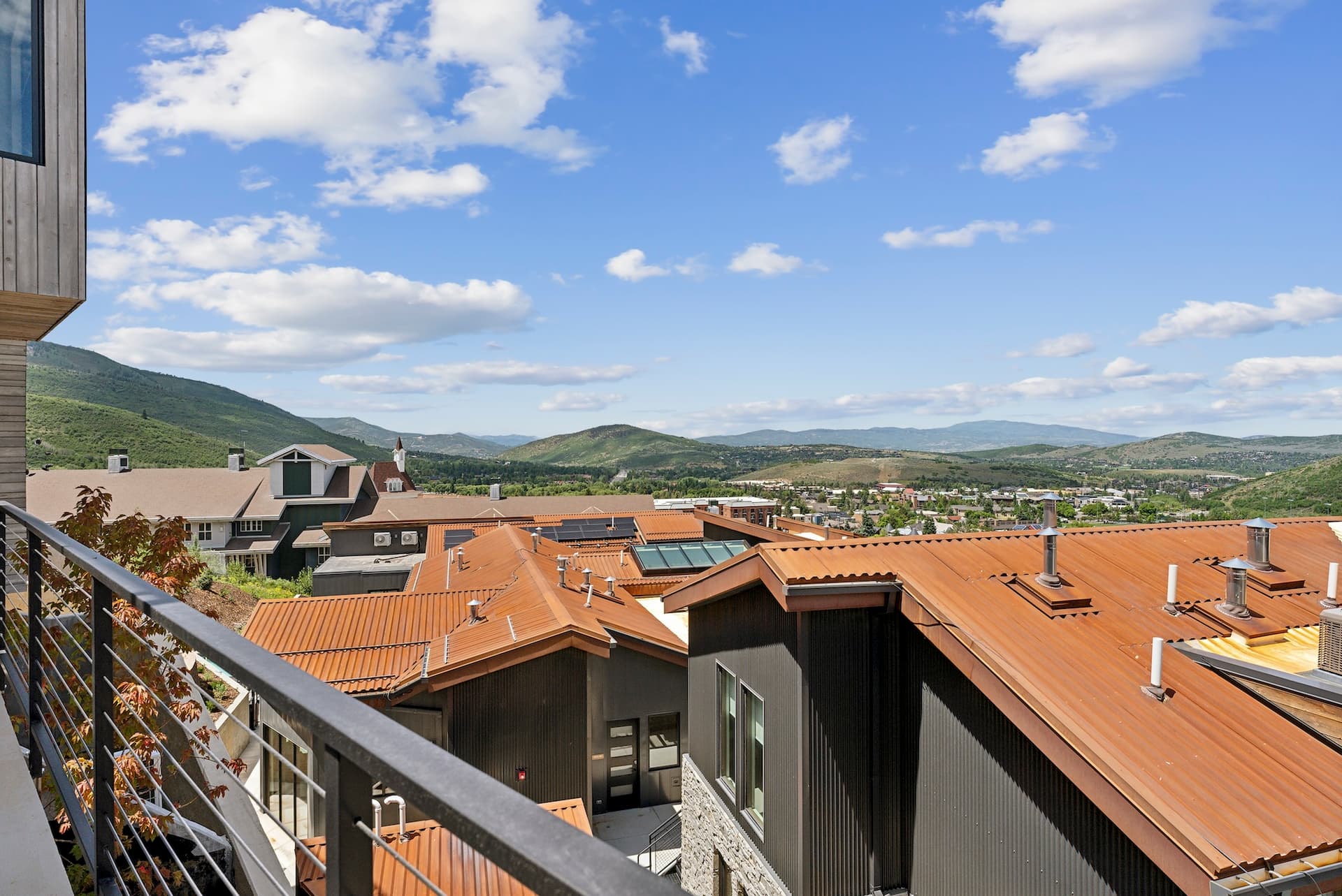 Slopeside Modern in Kings Crown - Image 13