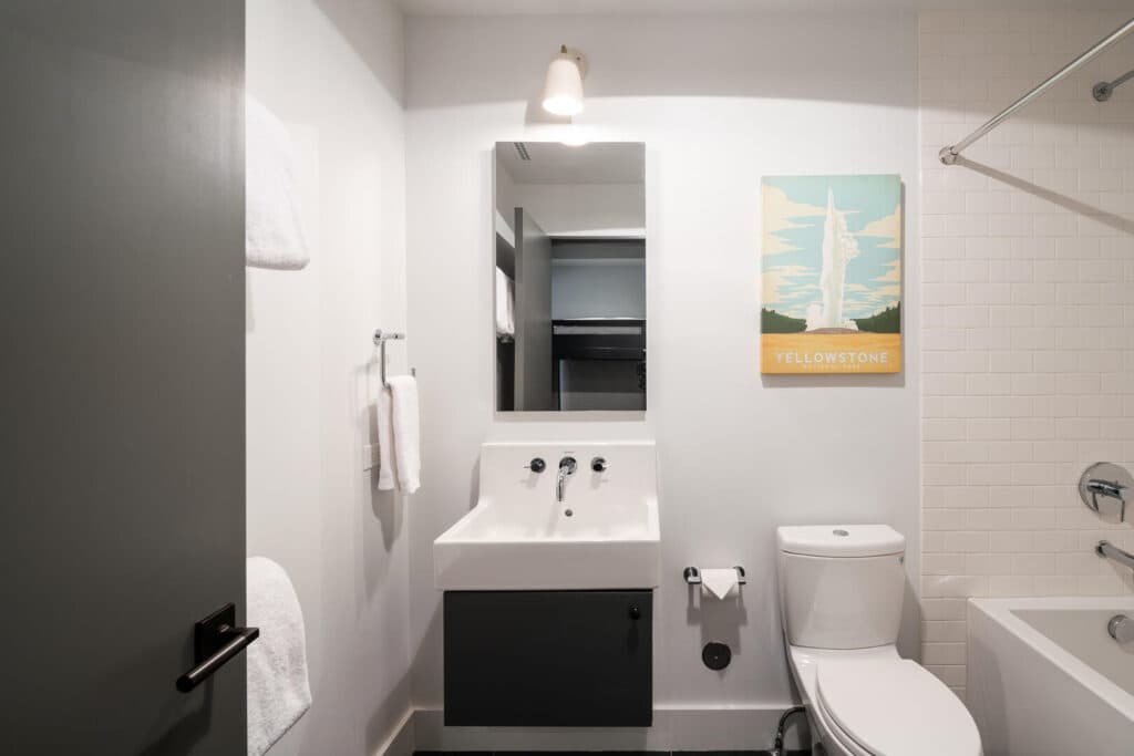 Lake Cabin #27 - Image 10