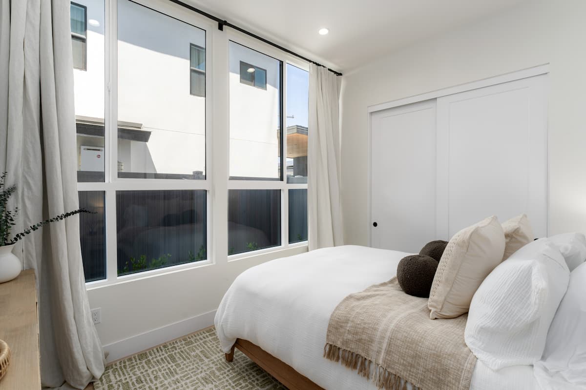 Ocean View Poolside Retreat - Image 28