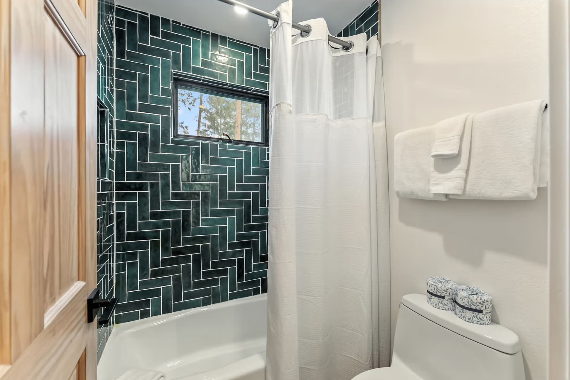 Snowbound Refuge - Image 27