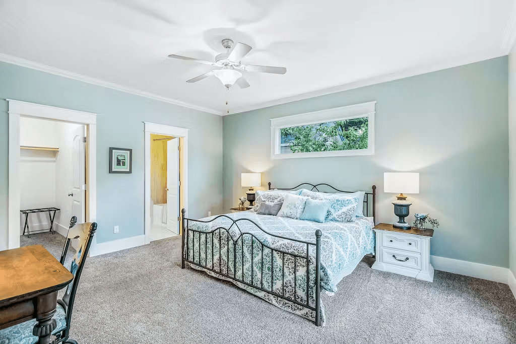 Classic Coeur d'Alene Estate - Image 9