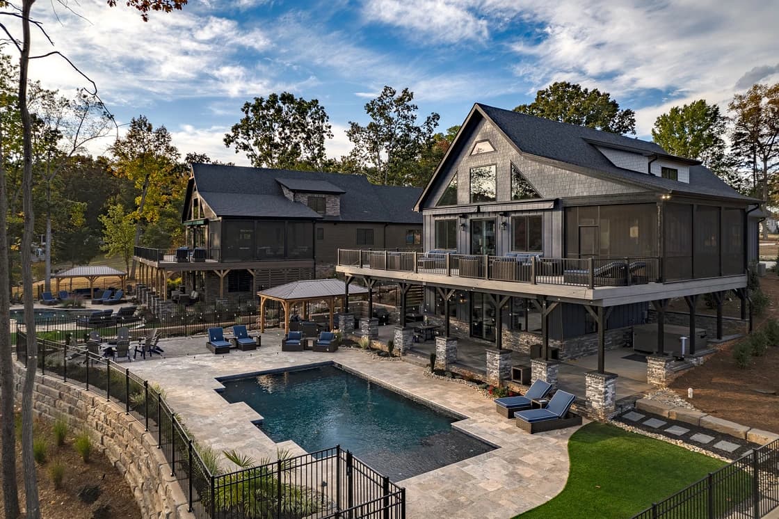 Lakefront Serenity Lodges - Image 8