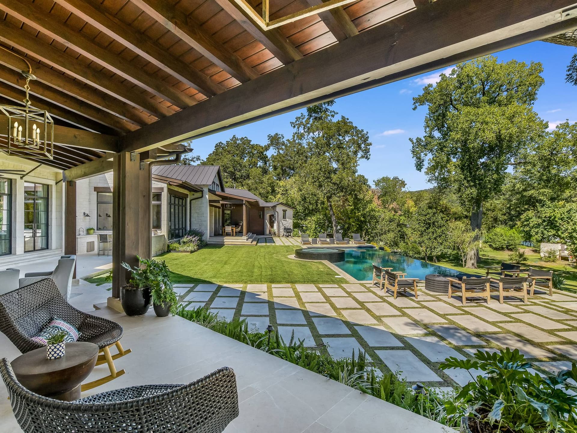 Sapphire on Lake Austin - Image 10