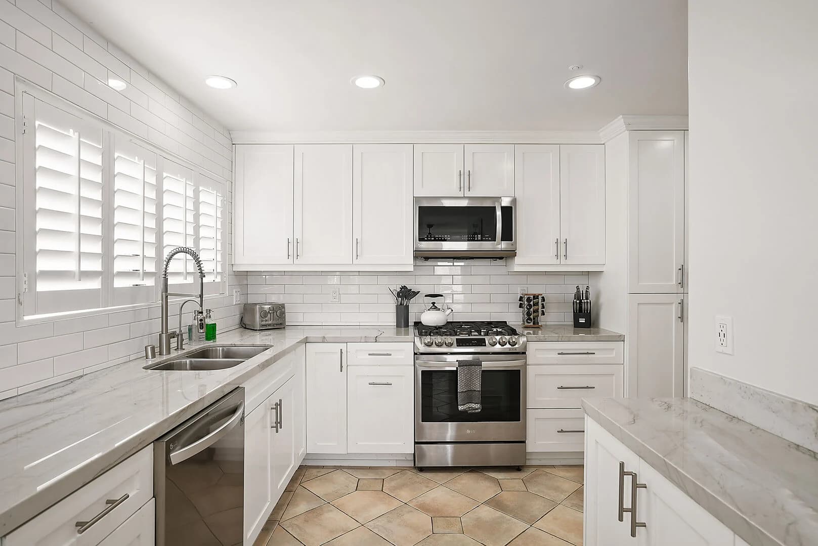 Bayside Escape 4 - Image 11