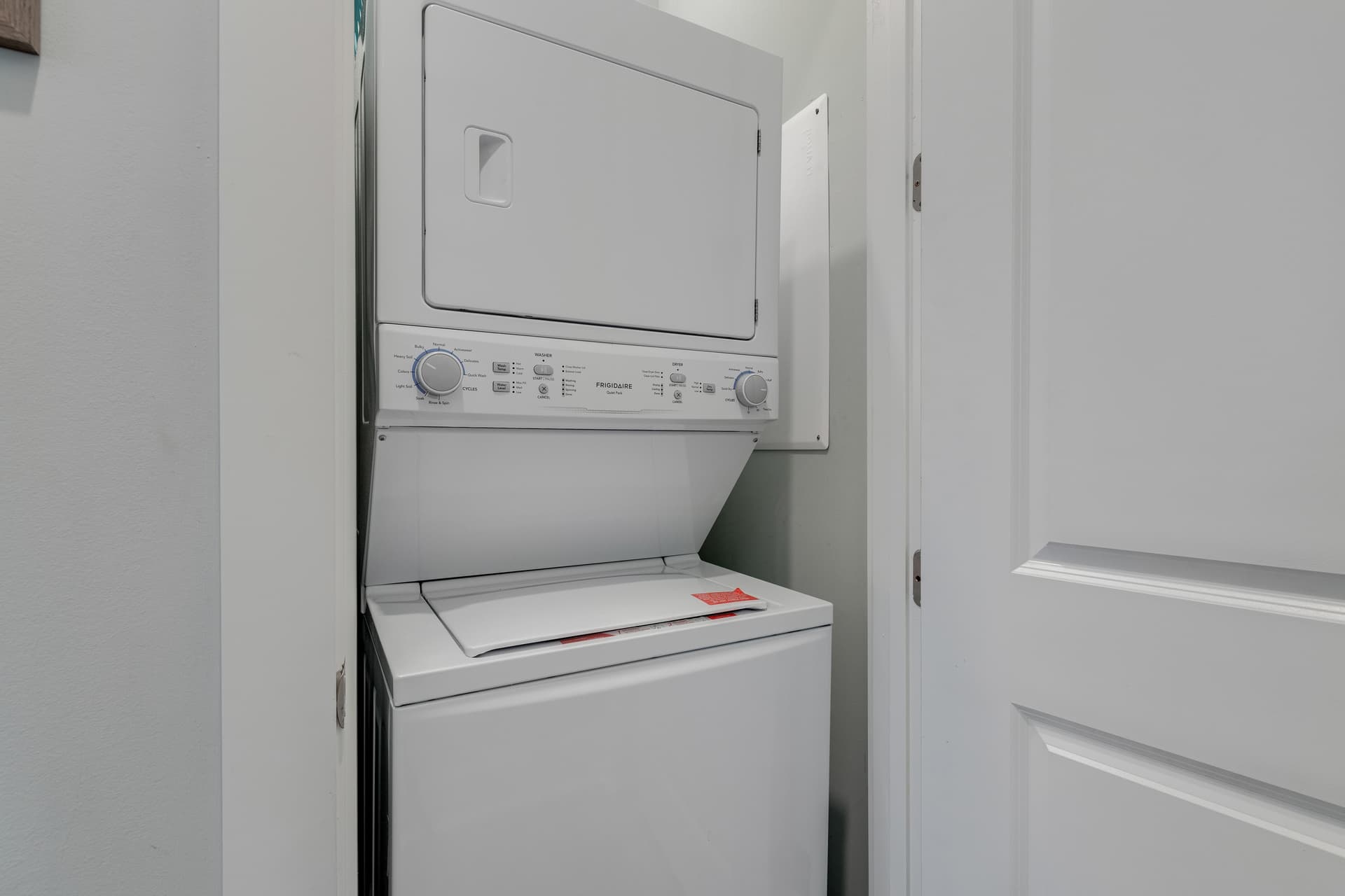 Porches N' Paradise House - Image 32