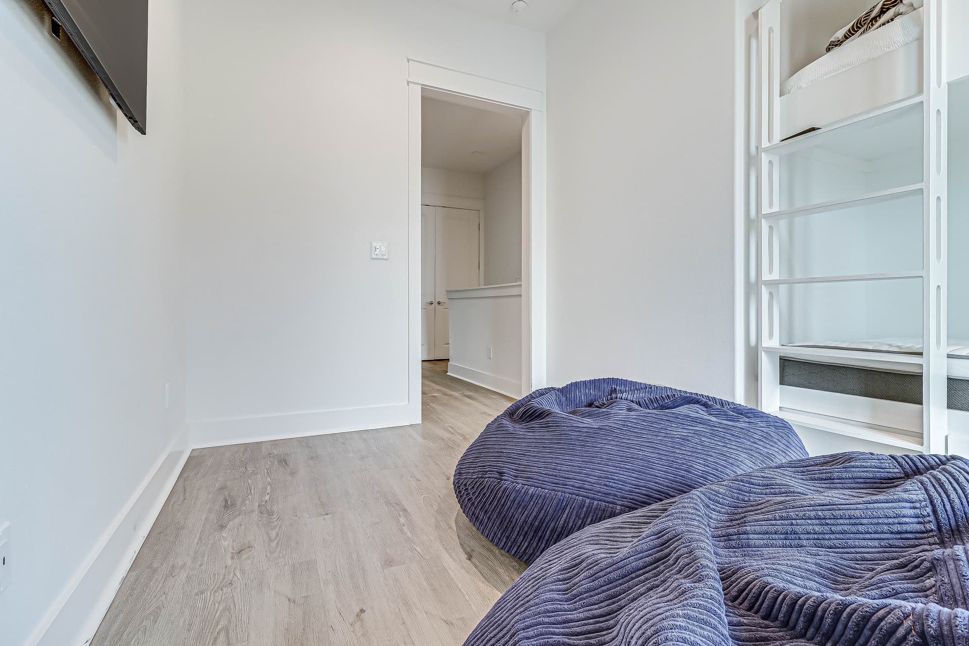 Sunset on the Ninth - Image 12