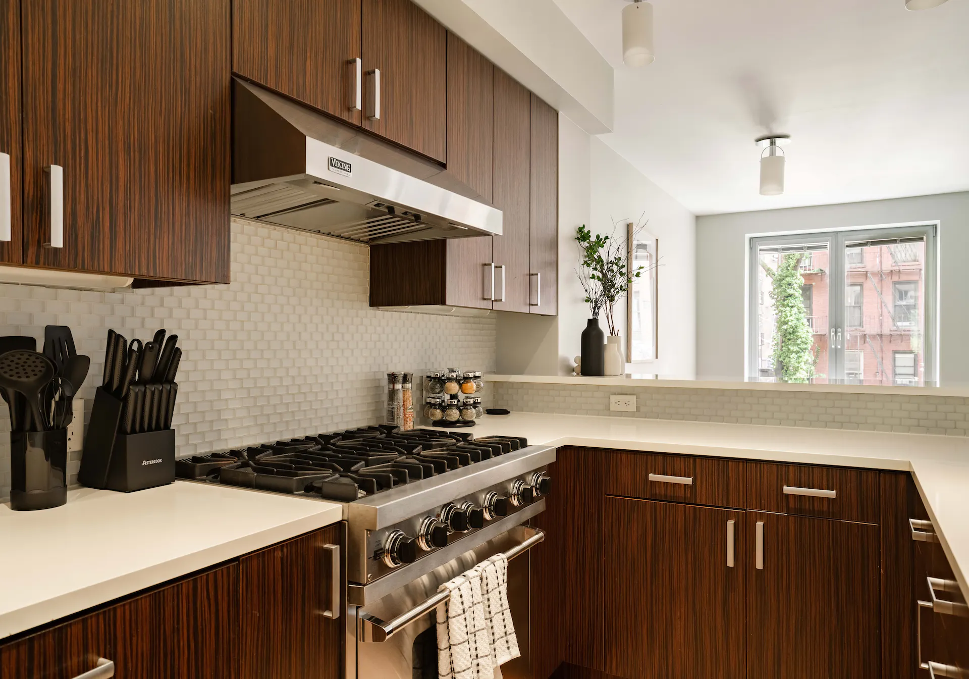 Gotham House II - Image 11