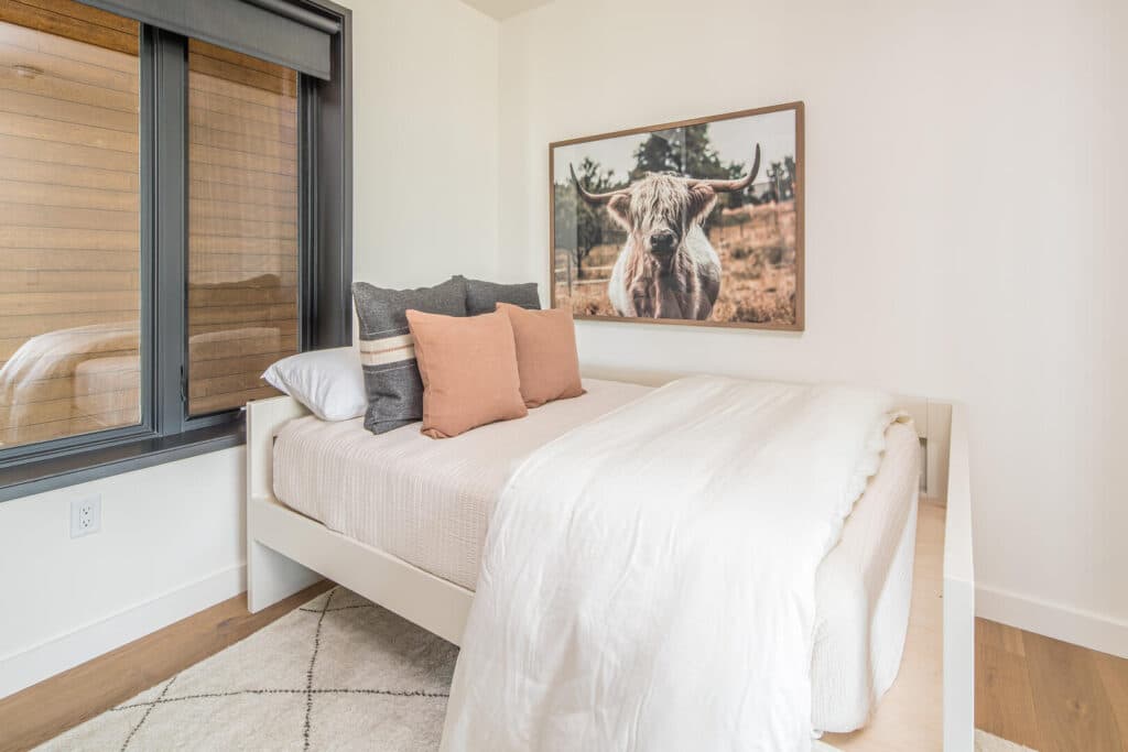 Rustic Madison Lakelodge - Image 13