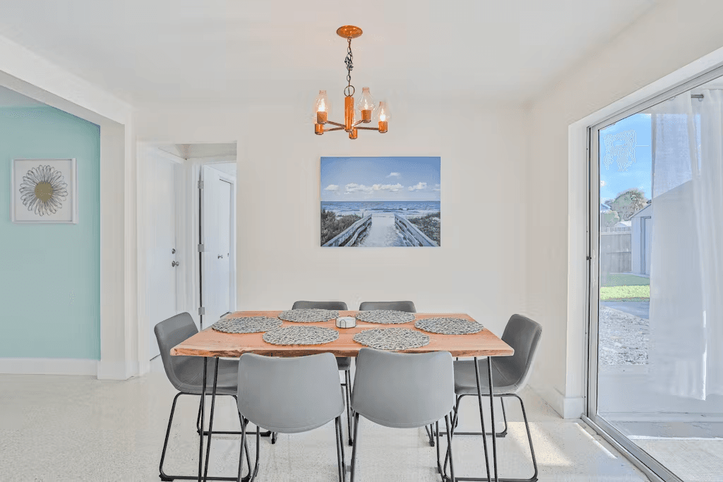 Corner by the Coast - Image 7