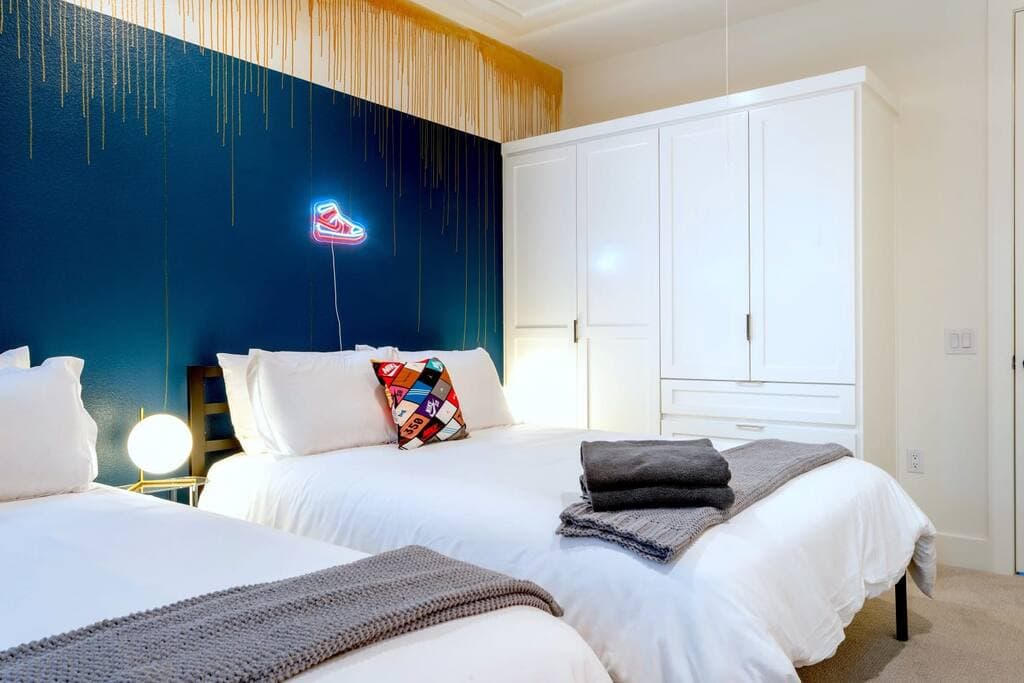 Queen's Gambit - Image 27