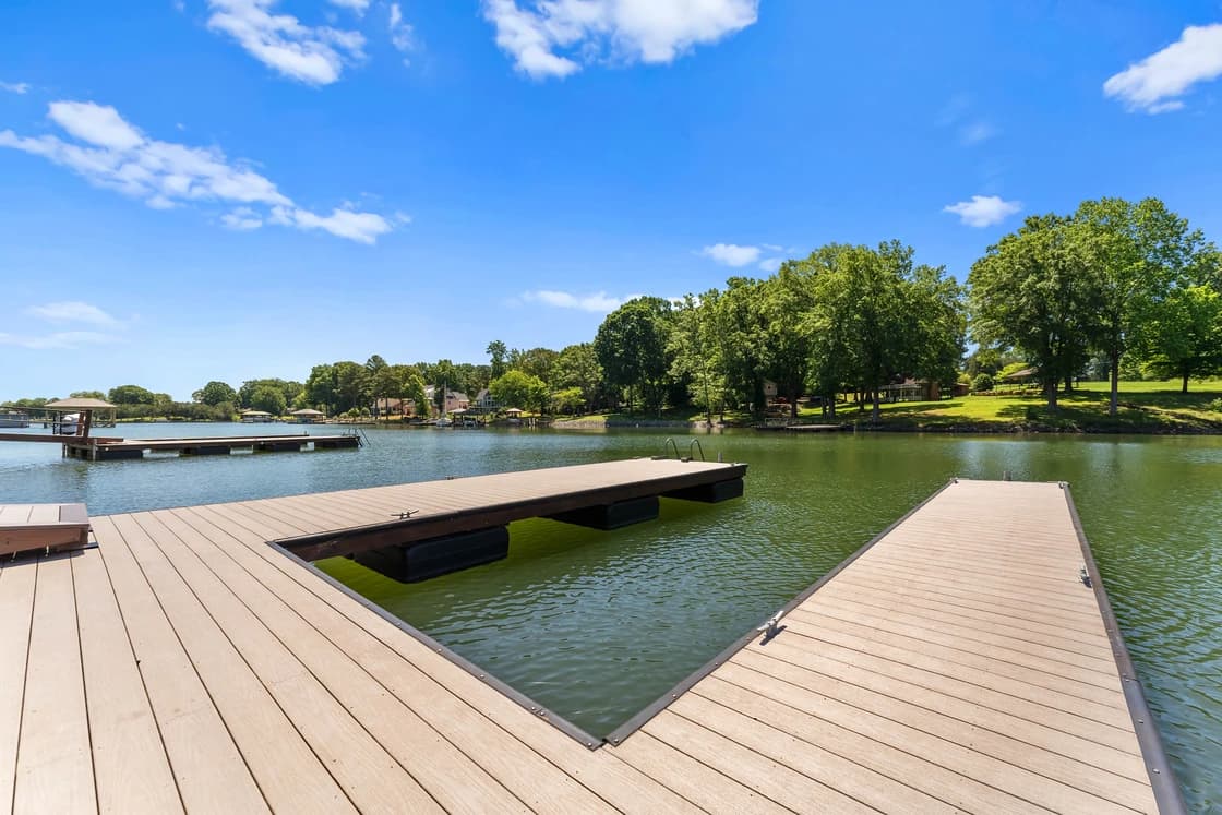 Lakefront Serenity Lodges - Image 3