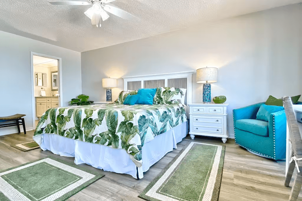 Reflections on the Gulf - Image 15