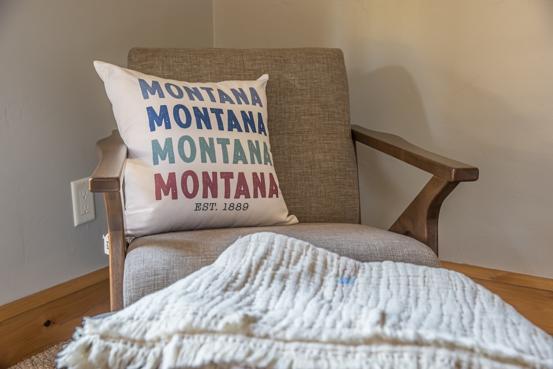 Chief Gull Cabin - Image 30