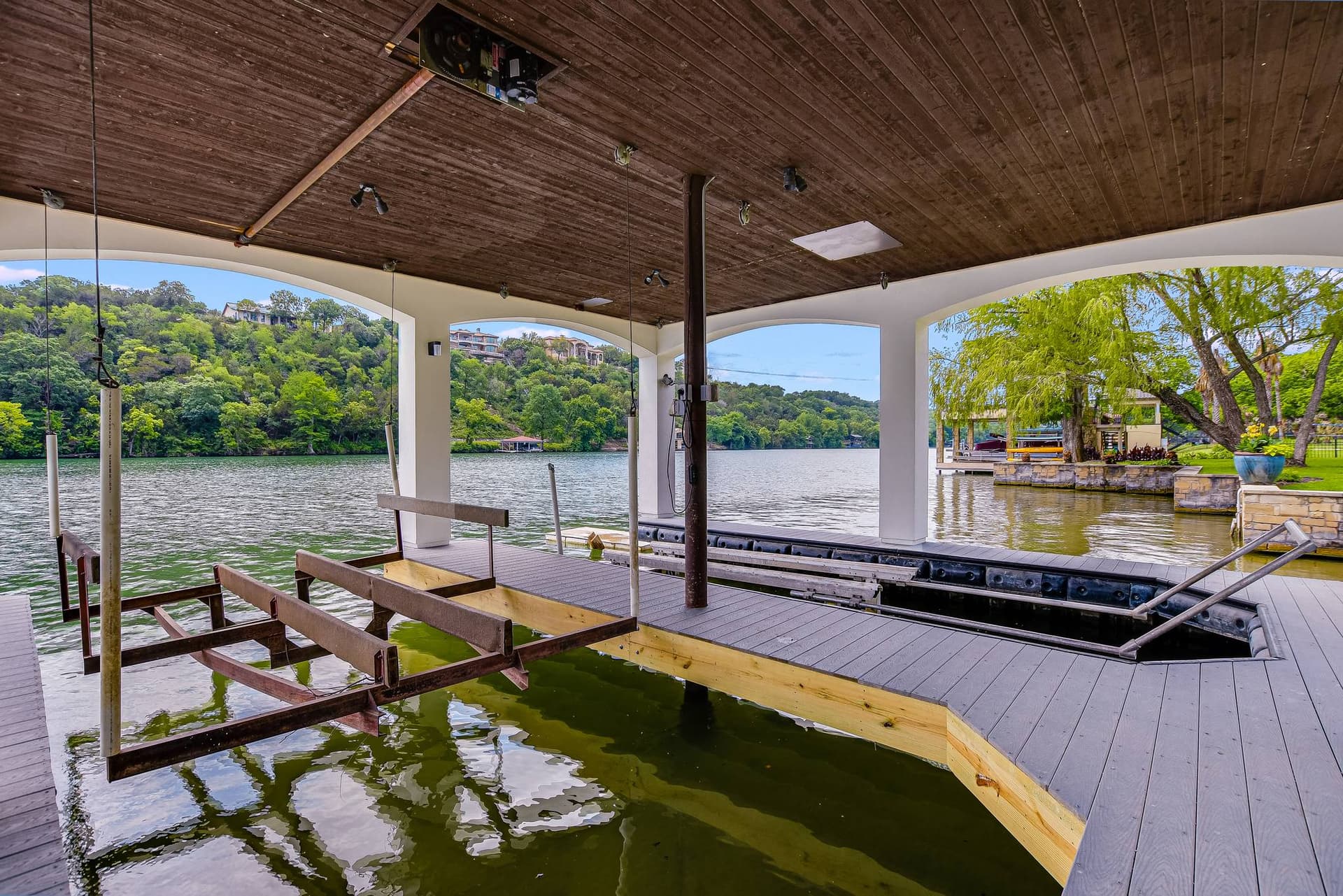 Autograph on Lake Austin - Image 47