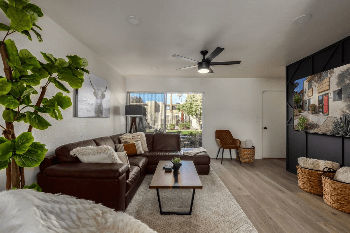 Camelback Townhouse - Image 1