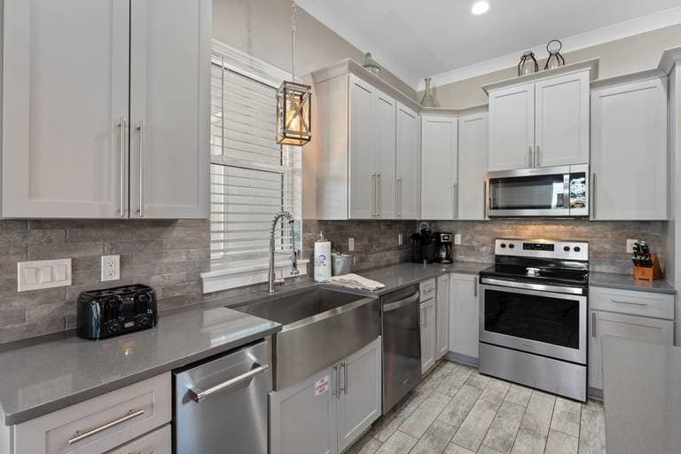 Aquaholic House - Image 12