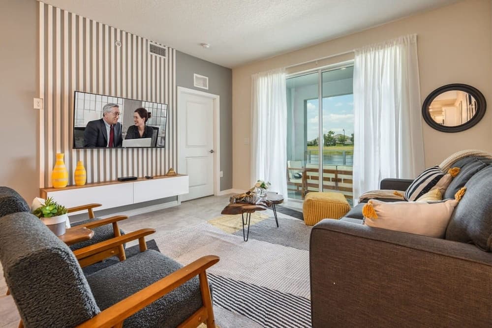 Modern Stunning Condo - Image 4